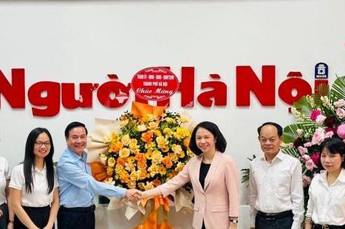 Phó Chủ tịch UBND thành phố Hà Nội Vũ Thu Hà thăm và chúc mừng các cơ quan báo chí