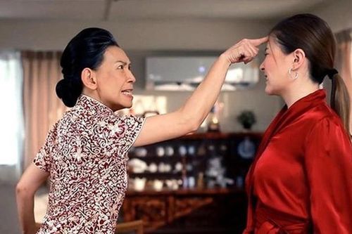 Mẹ chồng uất ức đến trầm cảm vì hành vi hoang đường của con dâu