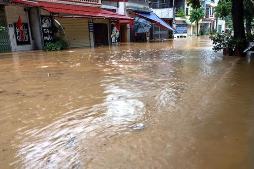 Liên tục mưa lớn sầm sập ở nhiều địa phương, cơ quan khí tượng chỉ cách ứng phó
