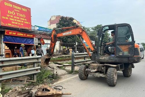 Đóng loạt lối đi 'tử thần' sau tai nạn đường sắt thương tâm tại Văn Điển