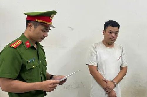 Tài xế taxi 'chặt chém' khách vùng cao 4,2 triệu đồng nói gì tại cơ quan công an?