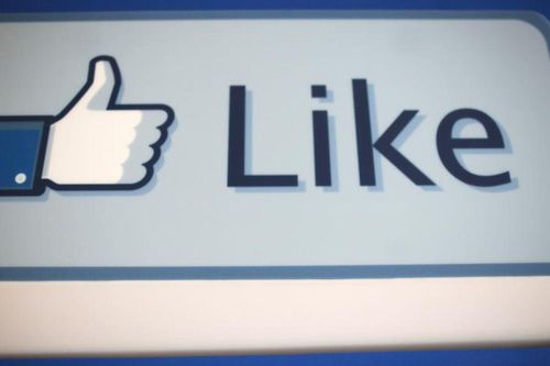 Nút Like kiếm lời như thế nào?