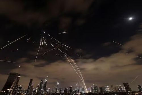 Wall Street Journal: Israel sắp cạn tên lửa đánh chặn Arrow
