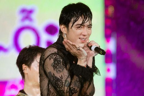Manwah xin lỗi vì mở 'Trình' đón khách 'Anh trai vượt ngàn chông gai'