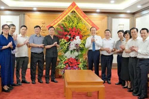 Lãnh đạo Thành phố Hà Nội chúc mừng các cơ quan báo chí dịp kỷ niệm 100 năm Báo chí Cách mạng Việt Nam