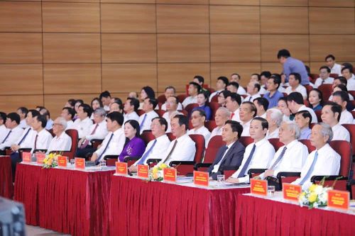 Giữa một thế kỷ, ngòi bút vàng và khát vọng xứ Thanh vươn xa