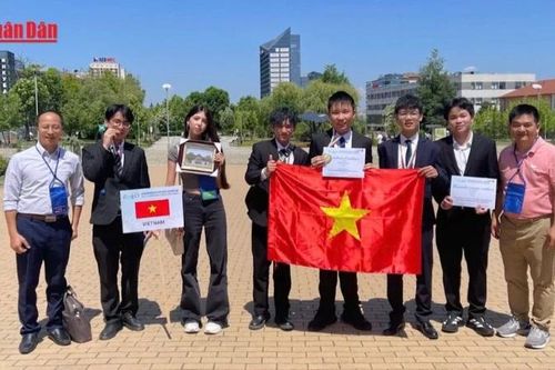 Học sinh Việt Nam giành 2 Huy chương Vàng Olympic Vật lý châu Âu năm 2025