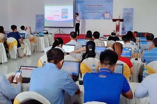 Gỡ nút thắt cho cán bộ, doanh nghiệp địa phương trong hành trình kinh doanh số