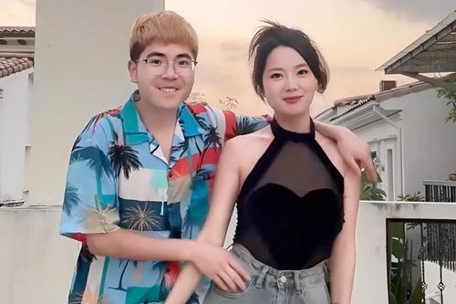 Chàng shipper nghèo 'cưa đổ' chị đẹp hơn 15 tuổi gây sốt