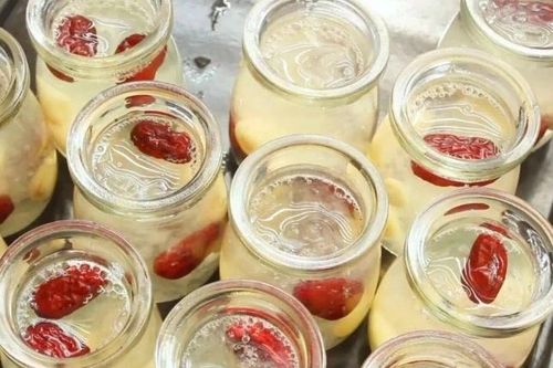 2 mẫu tổ yến chưng chứa chất bảo quản vượt mức cho phép