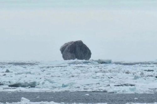 Phát hiện tảng băng đen kim cương hiếm có