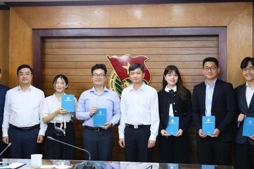 Gắn kết và nâng cao chất lượng cộng đồng du học sinh Việt Nam tại Anh