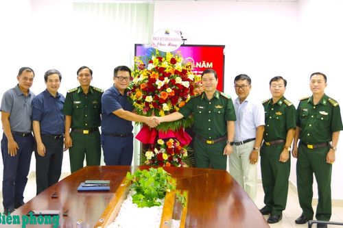 Bộ Tư lệnh BĐBP thăm, chúc mừng Trung tâm Truyền hình Việt Nam tại thành phố Hồ Chí Minh