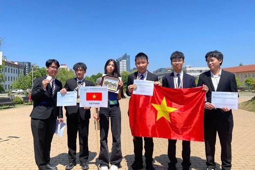 Học sinh Việt Nam giành thành tích đặc biệt tại Olympic Vật lý Châu Âu