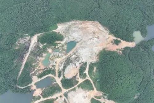 Vi phạm 13 lỗi, doanh nghiệp khai thác đá quý bị xử phạt gần 800 triệu đồng