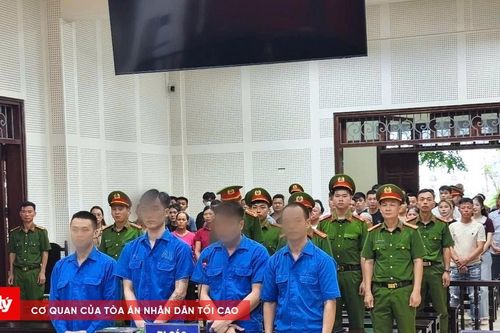 Xét xử 4 bị cáo tổ chức cho người khác xuất cảnh trái phép