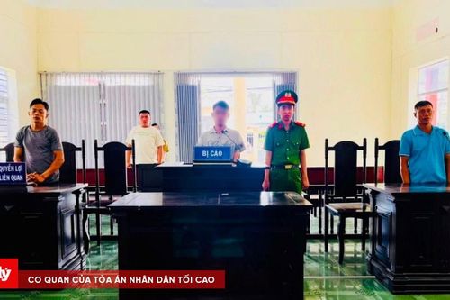 Dùng ly đánh người vì không được ghép bàn nhậu