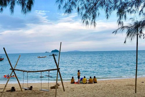 Du lịch hè ở hòn đảo xanh mướt cách Hà Nội chưa tới 300km, ăn đặc sản tên lạ