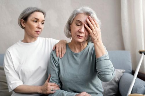 Sau 2 năm ly hôn, người phụ nữ bất ngờ thấy mẹ chồng cũ đến nhà xin lỗi