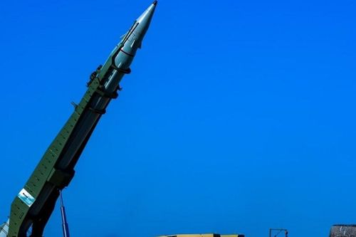 Khoảnh khắc Israel tập kích xe phóng tên lửa đạn đạo tầm trung của Iran