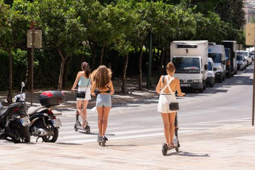 Phần Lan cấm trẻ em dưới 15 tuổi sử dụng xe scooter điện