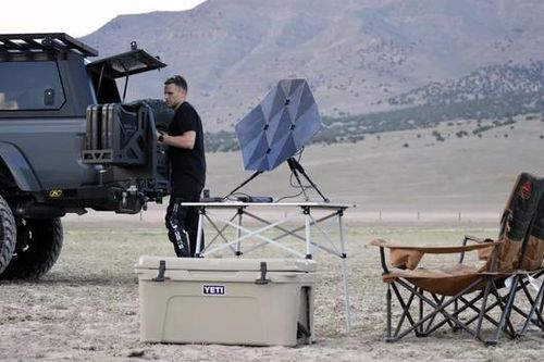 Độc đáo tấm pin năng lượng mặt trời có thể mở ra gập vào như 'tờ giấy'