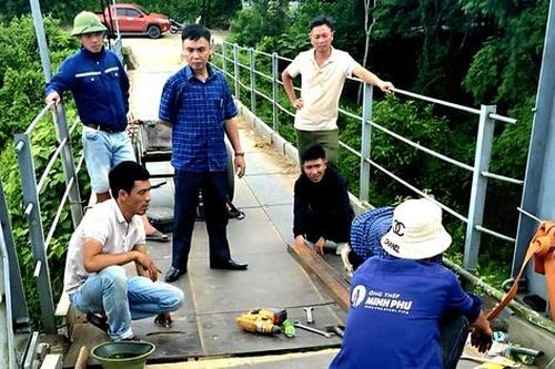 Sửa chữa cầu treo dân sinh 20 năm tuổi ở Nghệ An
