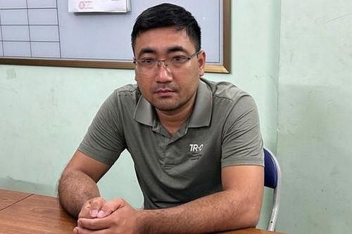 Bắt khẩn cấp người đàn ông xuống ô tô đạp ngã nữ tài xế 26 tuổi