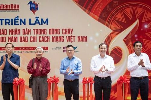 Báo Nhân Dân tôn vinh 100 năm Báo chí Cách mạng qua sách, ấn phẩm và triển lãm chuyên đề