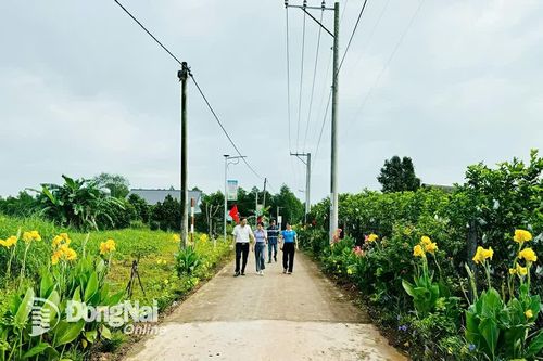 Huyện vùng sâu xây dựng nông thôn mới xanh - sạch - đẹp