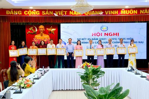 Xây dựng nền hành chính phục vụ, hiện đại, chuyên nghiệp và kiến tạo phát triển