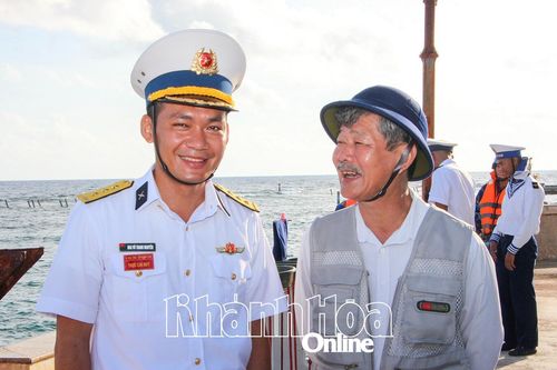 Nhà báo tác nghiệp ở Trường Sa