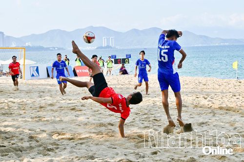 Cúp vô địch bóng đá bãi biển ở lại Khánh Hòa
