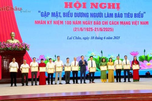 Hội nghị 'Gặp mặt, biểu dương người làm báo tiêu biểu'