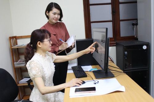 Âm thầm 'gác cổng'