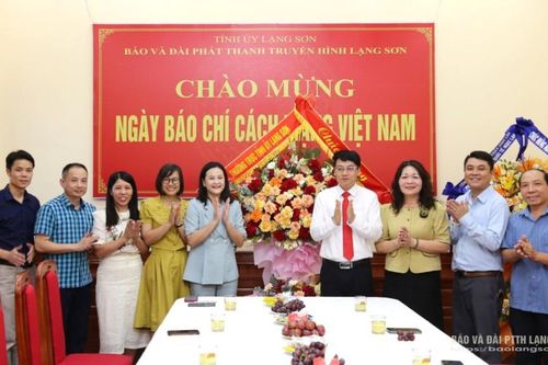 Các cơ quan, đơn vị đến thăm, chúc mừng Báo và Đài PTTH Lạng Sơn nhân kỷ niệm 100 năm Ngày Báo chí cách mạng Việt Nam