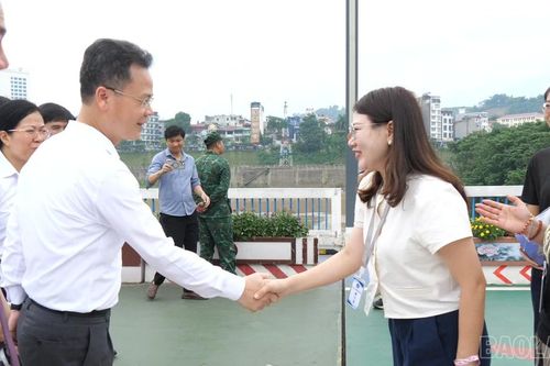 Đoàn đại biểu Lào Cai xuất cảnh tham dự Hội chợ triển lãm Trung Quốc - Nam Á lần thứ 9