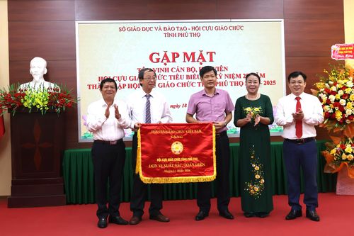 Gặp mặt tôn vinh cán bộ, hội viên Hội Cựu giáo chức tiêu biểu