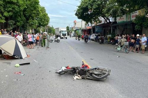 Bản tin TNGT 18/6: Xe tải tông xe máy chở gia đình 3 người trên QL38, người vợ tử vong