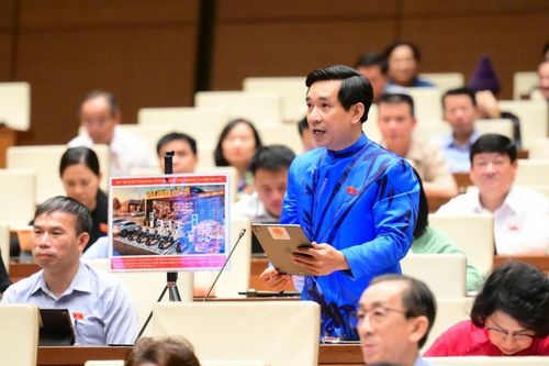 Đại biểu đề xuất dùng trụ sở dôi dư sau sáp nhập xây bãi đỗ xe thông minh