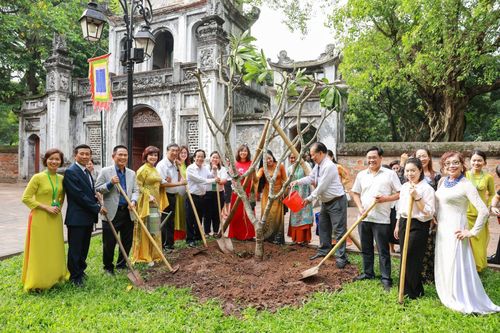 Bước chân trở về: Đêm nghệ thuật kết nối người Việt vì môi trường xanh