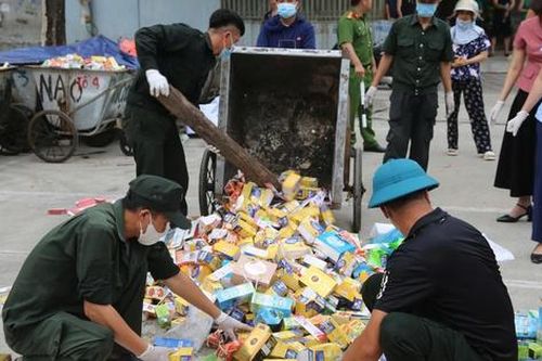 Phát hiện hàng nghìn hộp thực phẩm chức năng chưa sử dụng vứt ở bãi rác thành phố Hạ Long