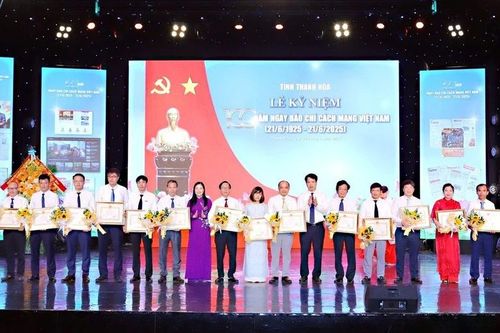 Tỉnh Thanh Hóa tôn vinh hoạt động báo chí, Thường trú Tạp chí Công dân và Khuyến học được nhận Bằng khen