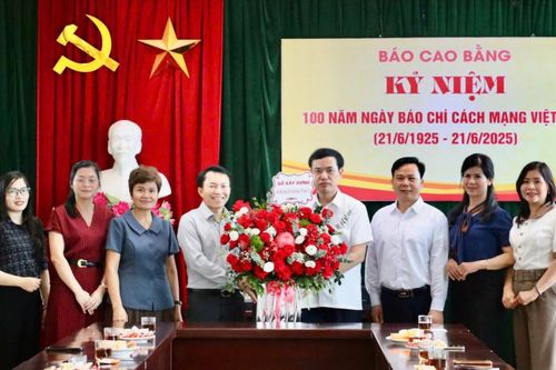 Giám đốc Sở Xây dựng Lương Tuấn Hùng chúc mừng Báo Cao Bằng nhân kỷ niệm 100 năm Ngày Báo chí cách mạng Việt Nam (21/6/1925 - 21/6/2025)