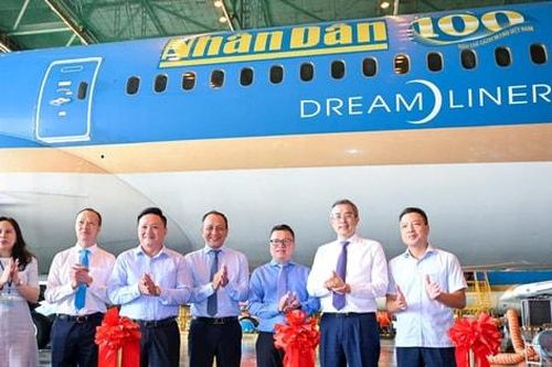 Ra mắt logo Báo Nhân Dân trên máy bay của Vietnam Airlines