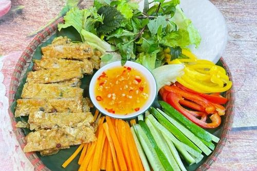 Ram chả cá thác lác cuộn rau củ