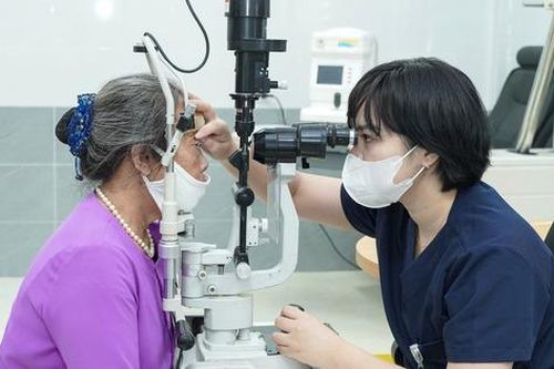 Dấu hiệu nguy hiểm ở mắt cần được khám sớm