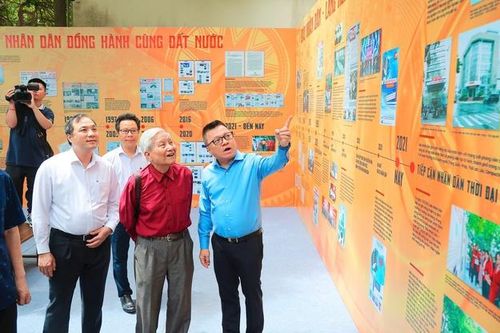 Có gì trong cuốn 'Những bài viết về văn hóa, báo chí của Bác Hồ trên Báo Nhân Dân'?