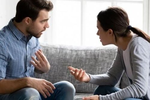 Muốn nhờ mẹ đẻ lên trông cháu, câu trả lời của chồng khiến tôi suy sụp