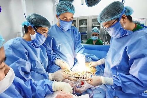 Ca mổ đón trẻ sơ sinh có cân nặng 5,2kg tại Hải Phòng